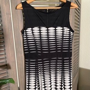 Roz & Ali dress. Size 12. Never worn excellent condition. Side pockets 🤗